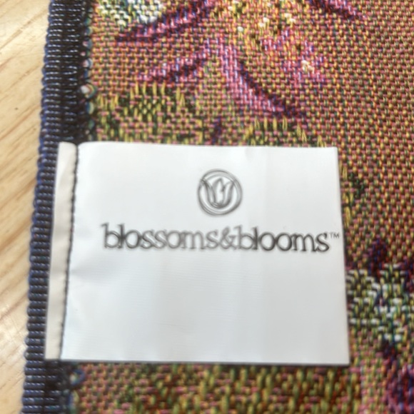 Blossom & Blooms Easter Bunny Table Runner  NWT - Picture 6 of 9